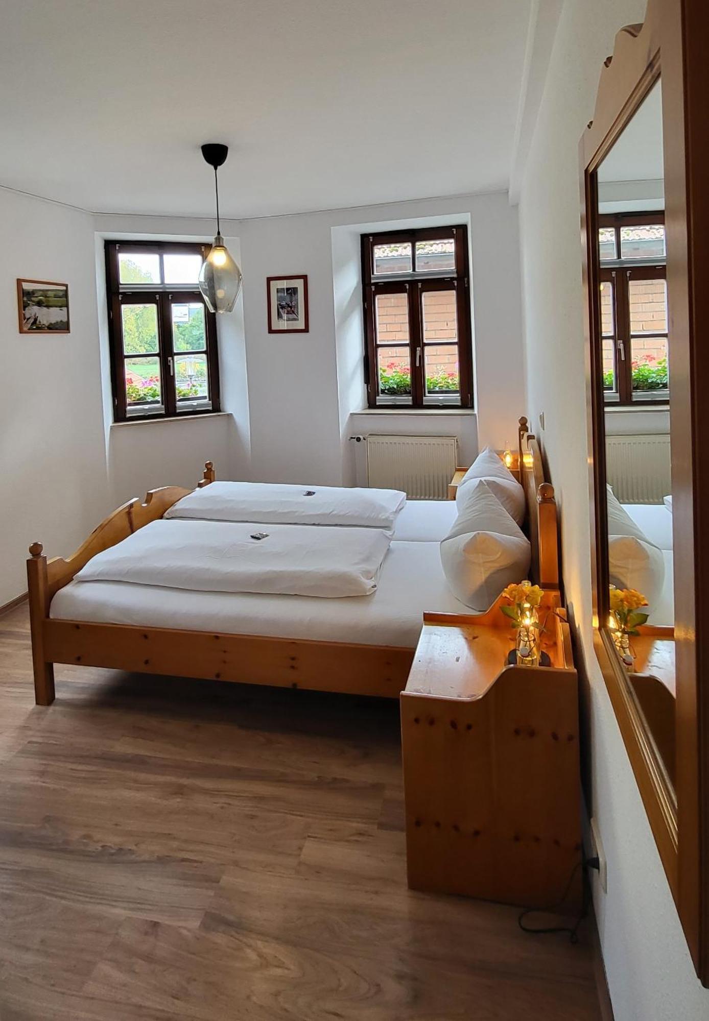 Gasthof Zum Schiff Obereisenheim Buitenkant foto